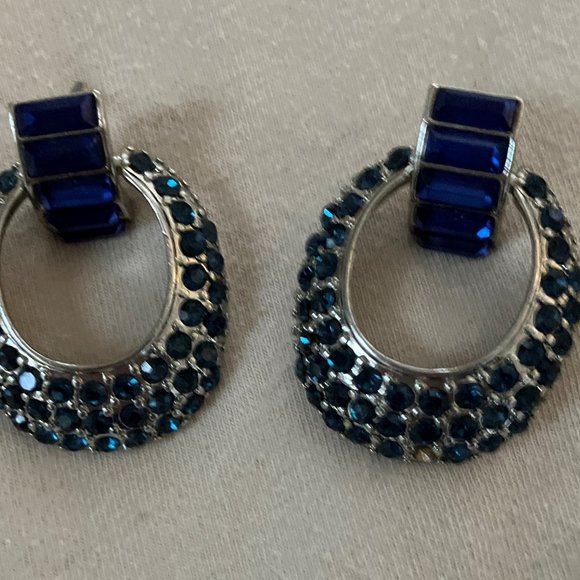 Earrings - Picture 1 of 2